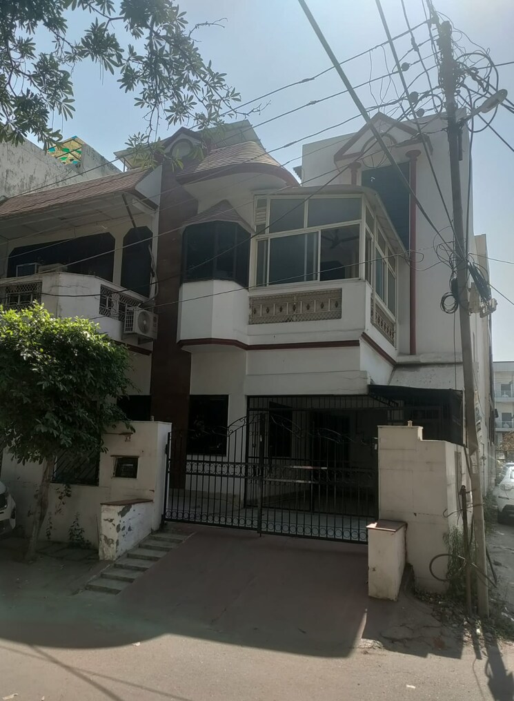 Exterior View, sector 12 6 Bedroom 202 Sq.Mt. Independent House In Sector 12 Noida 8951056