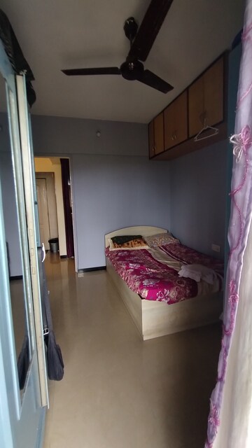 Bedroom in 1 BHK Apartment at Kandivali West – for Rent