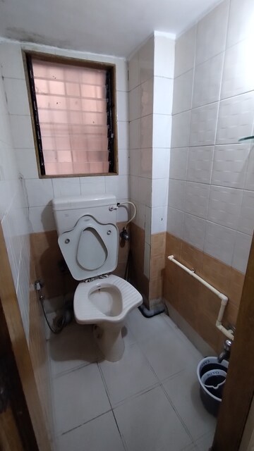 Bathroom in 1 BHK Apartment at Kandivali West – for Rent