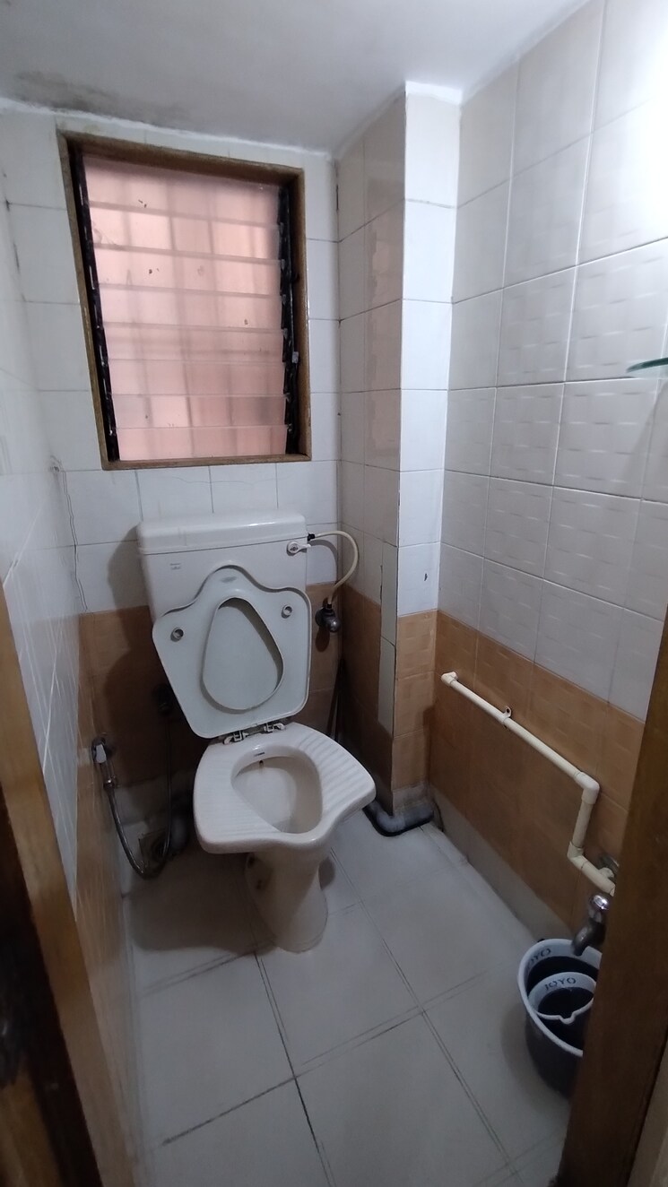 Bathroom, kandivali west 1 Bedroom 600 Sq.Ft. Apartment In Kandivali West Mumbai 8951144