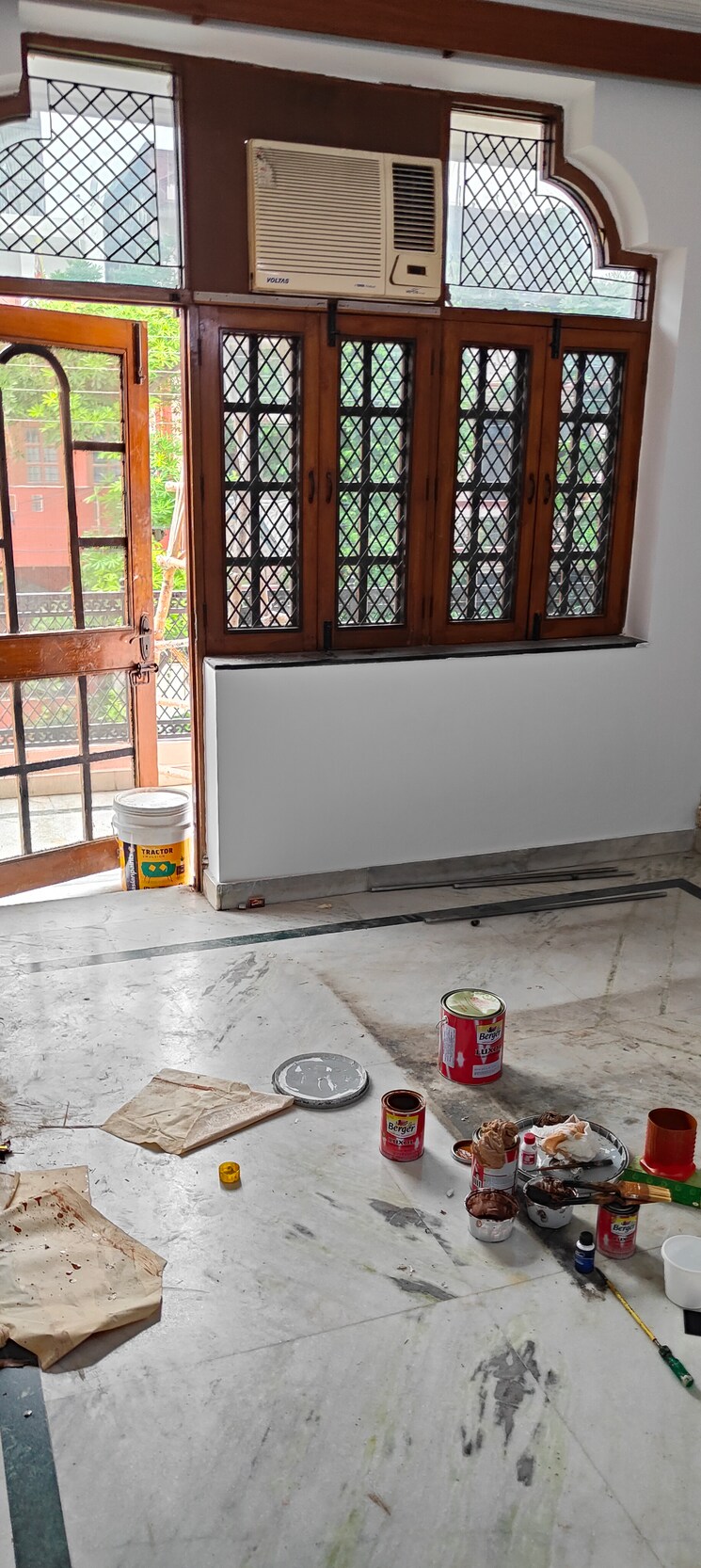 Balcony, sector 41 3.5 Bedroom 200 Sq.Mt. Independent House In Sector 41 Noida 8951136