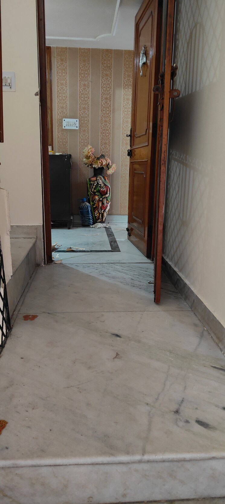 Room, sector 41 3.5 Bedroom 200 Sq.Mt. Independent House In Sector 41 Noida 8951136