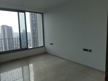 Room in 3 BHK Apartment at Oberoi Sky City, Borivali East – for Rent