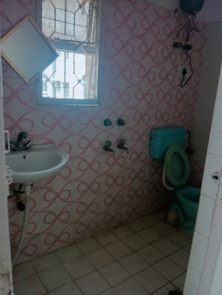 Attached Bathroom, patparganj 2 Bedroom 1000 Sq.Ft. Apartment In Patparganj Delhi 8951169