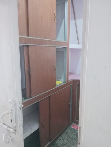 Furnished Amenities in 2 BHK Apartment at Patparganj – for Rent