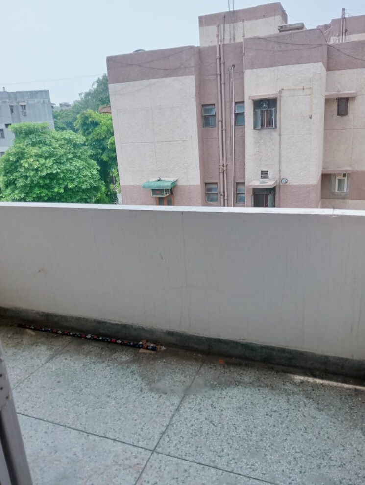 Balcony, patparganj 2 Bedroom 1000 Sq.Ft. Apartment In Patparganj Delhi 8951169