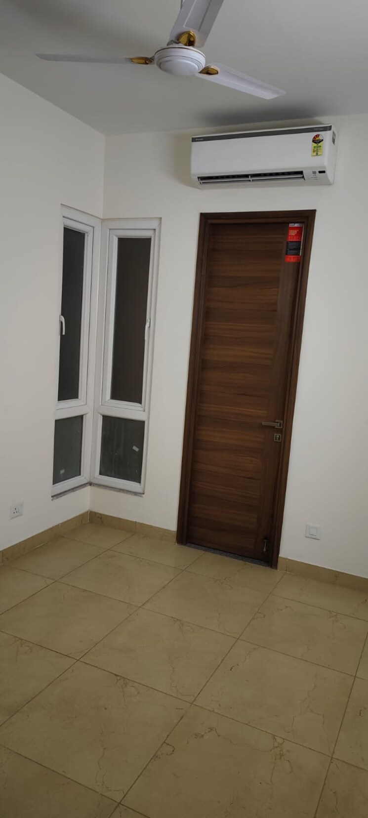 Room, uchdpl-veridia-oakwood-enclave 4 Bedroom 2385 Sq.Ft. Apartment In Wave City Ghaziabad 8951197