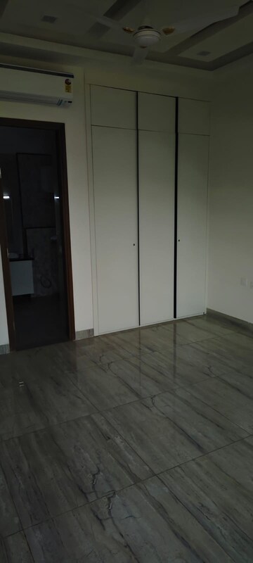 Room in 4 BHK Apartment at Uchdpl Veridia Oakwood Enclave, Wave City – for Rent