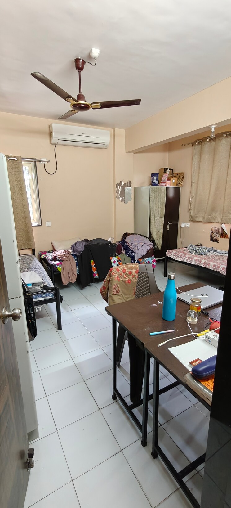 Room, senapati bapat road Pg For Girls In Senapati Bapat Road 8951179