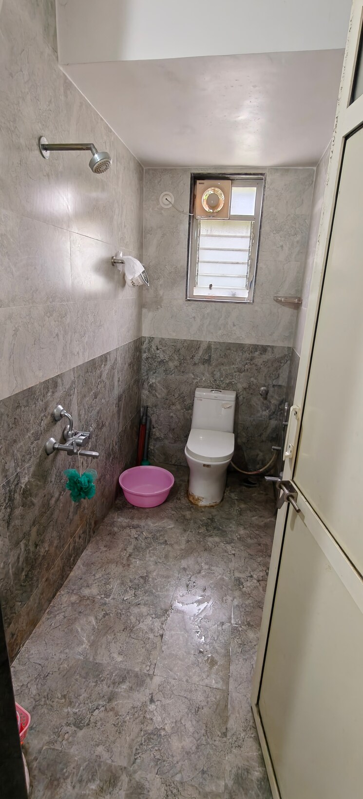 Bathroom, senapati bapat road Pg For Girls In Senapati Bapat Road 8951179