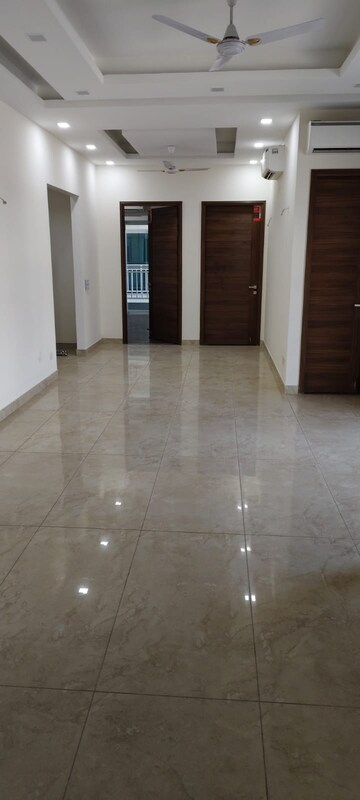Bathroom in 4 BHK Apartment at Uchdpl Veridia Oakwood Enclave, Wave City – for Rent