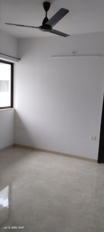 Room in 1.5 BHK Apartment at Lodha Downtown, Dombivli East – for Rent