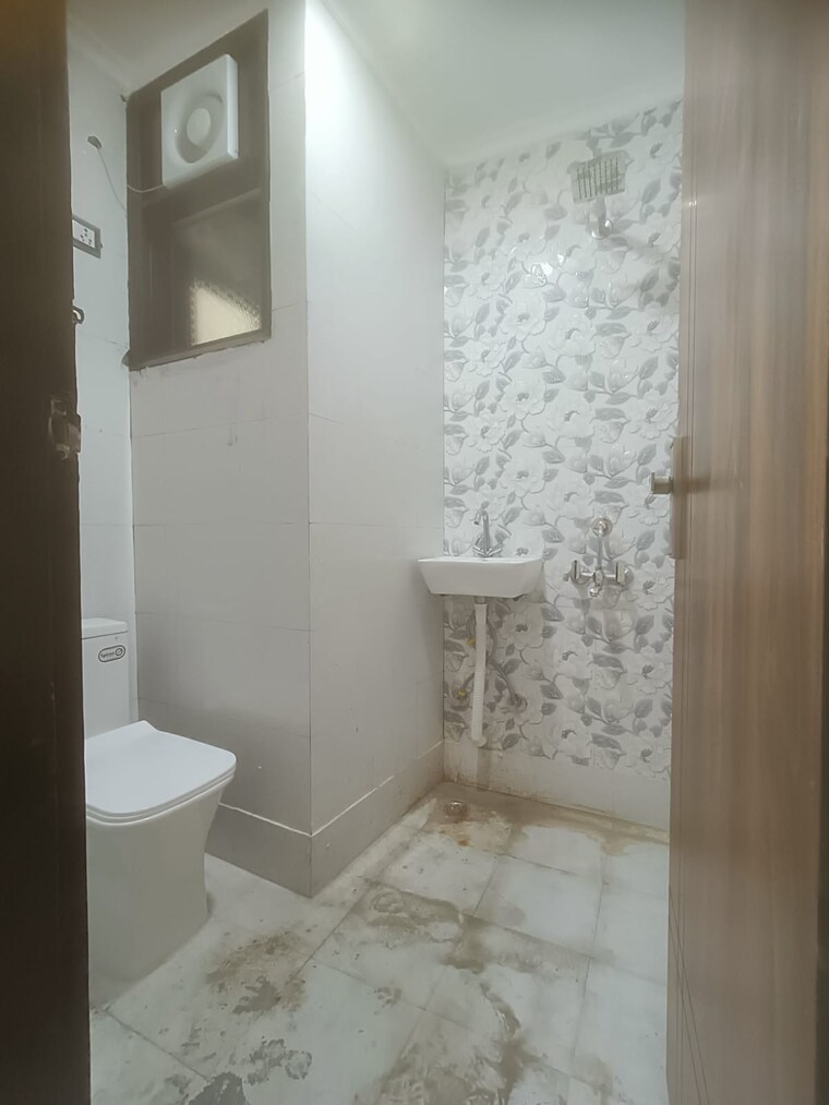 Bathroom, savitri nagar 1 Bedroom 500 Sq.Ft. Builder Floor In Savitri Nagar Delhi 8951193