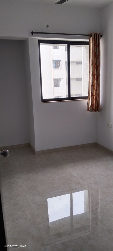 Room in 1.5 BHK Apartment at Lodha Downtown, Dombivli East – for Rent