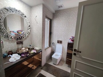 Bathroom in 4 BHK Apartment at Lodha Bellissimo, Mahalaxmi – for Sale