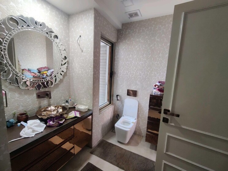 Bathroom, lodha-bellissimo 4 Bedroom 2980 Sq.Ft. Apartment In Mahalaxmi Mumbai 8951182
