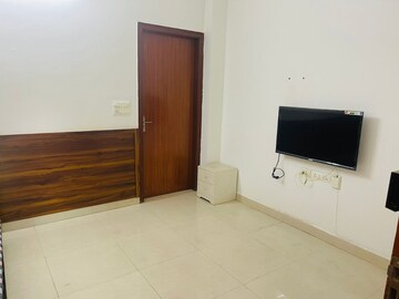 Room in 1 BHK Builder Floor at SS Southend Floors, South City 2 – for Rent
