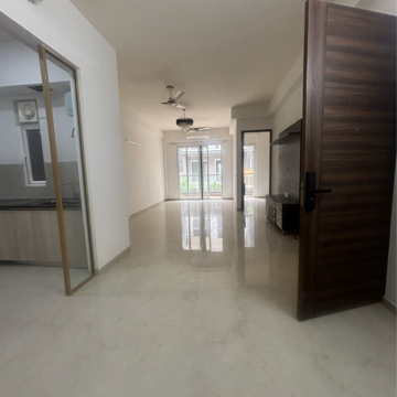 Room in 3.5 BHK Apartment at Smart World Orchard, Sector 61 – for Rent