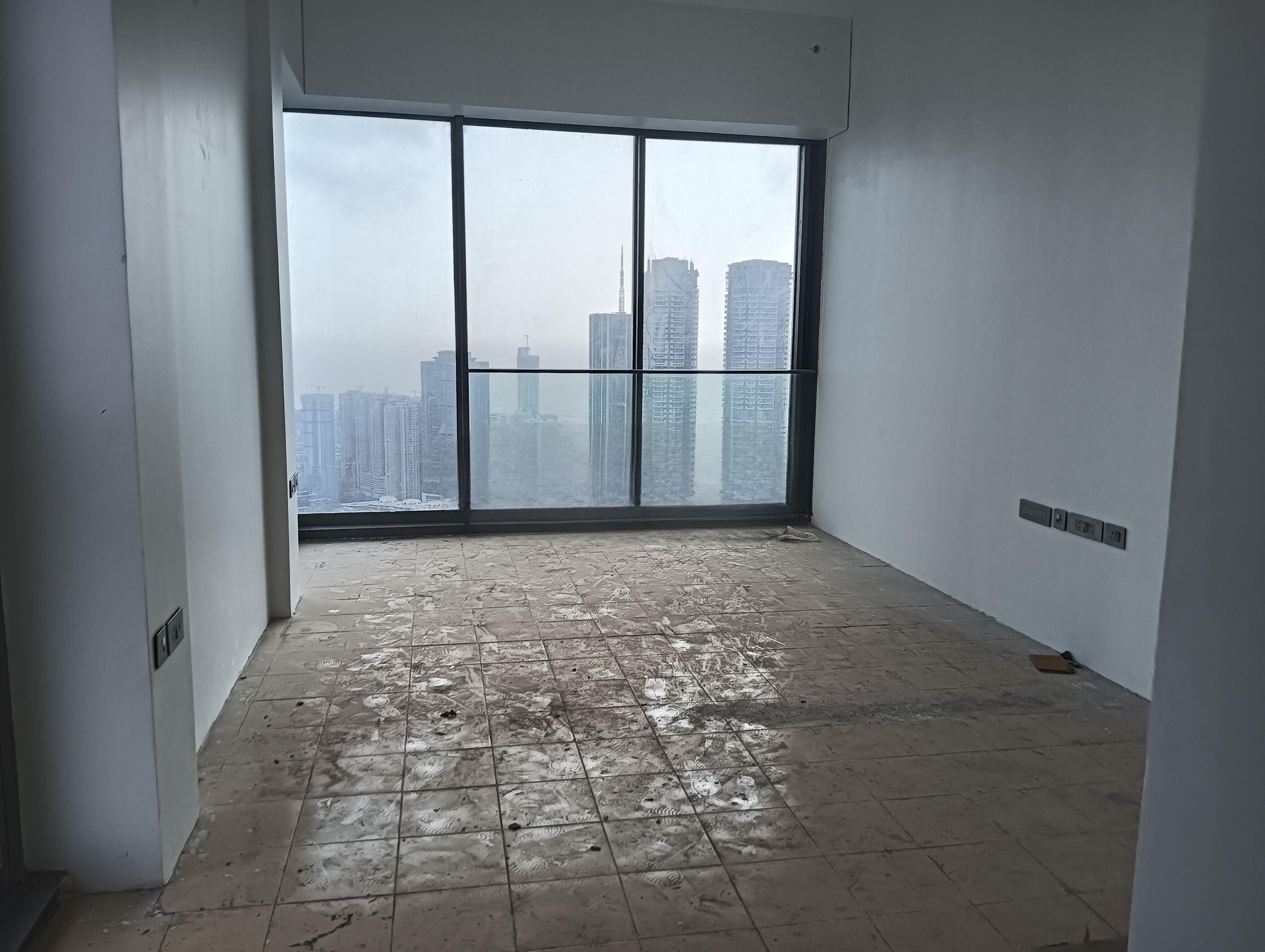 4 BHK + Servant Room Apartment For Sale in Rustomjee Crown