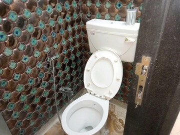 Bathroom in 4 BHK Apartment at Prarthna Heights, Parel – for Sale