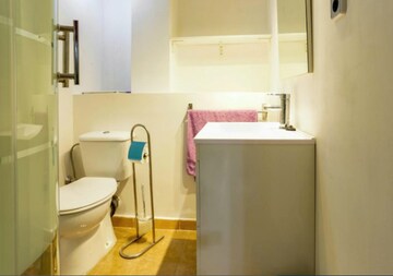 Master Bedroom in 4 BHK Apartment at Mulund West – for Rent