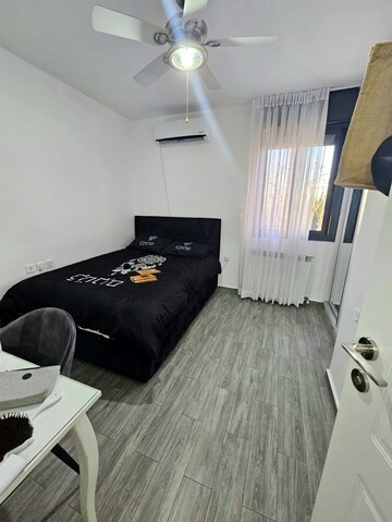Master Bedroom in 4 BHK Apartment at Mulund West – for Rent