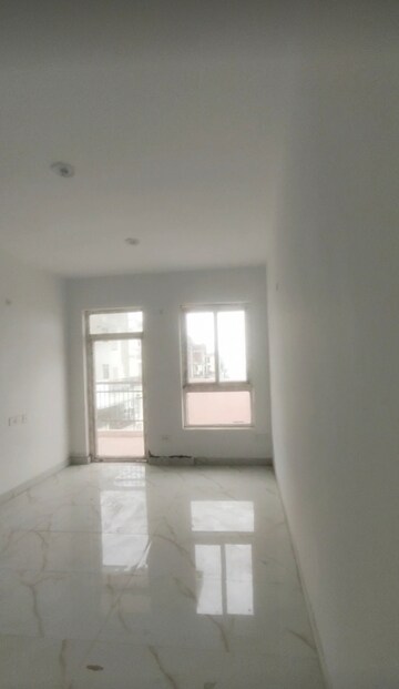Room in 3 BHK Apartment at Ansal Sushant Aquapolis, Dundahera – for Sale