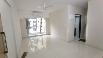 Room in 2 BHK Apartment at Sugee Atharva, Prabhadevi – for Rent
