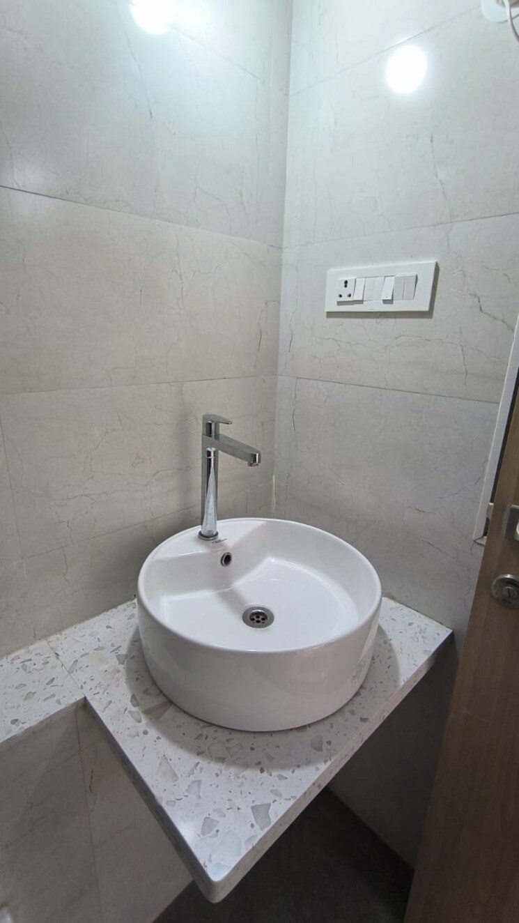 Bathroom, sugee-atharva 2 Bedroom 800 Sq.Ft. Apartment In Prabhadevi Mumbai 8951365