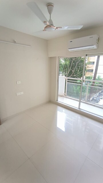 Room in 2 BHK Apartment at Sugee Atharva, Prabhadevi – for Rent