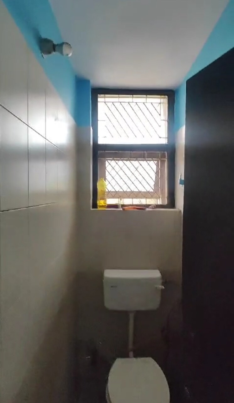 Bathroom, dhanya-niketan 2 Bedroom 800 Sq.Ft. Apartment In Sector 42 Noida 8951394