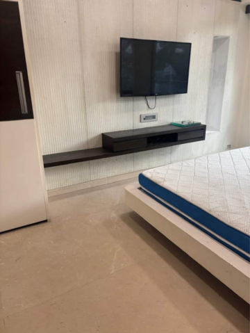 Bedroom in 2 BHK Apartment at Goregaon East – for Rent