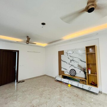 Room in 2 BHK Apartment at Goregaon East – for Rent