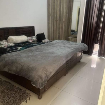 Room in 2 BHK Apartment at Goregaon East – for Rent