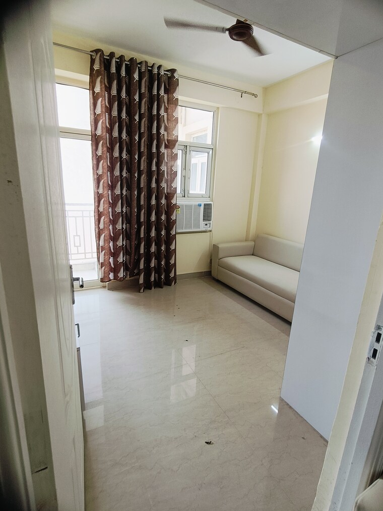 Balcony, shree-vardhman-mantra 2 Bedroom 800 Sq.Ft. Apartment In Sector 67 Gurgaon 8951460