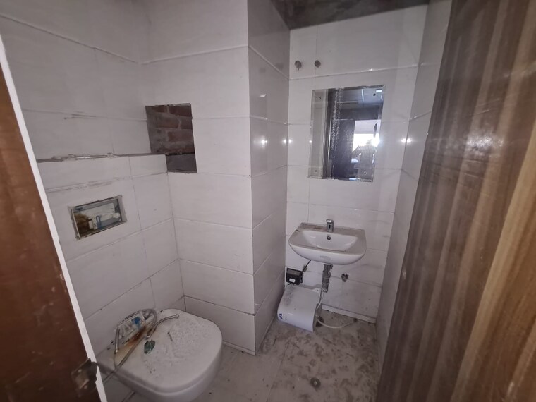 Bathroom, surya-towers-zirakpur 2 Bedroom 1250 Sq.Ft. Apartment In Lohgarh Zirakpur 8951505