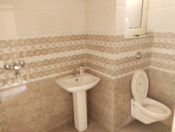 Bathroom, surya-towers-zirakpur 2 Bedroom 1250 Sq.Ft. Apartment In Lohgarh Zirakpur 8951505