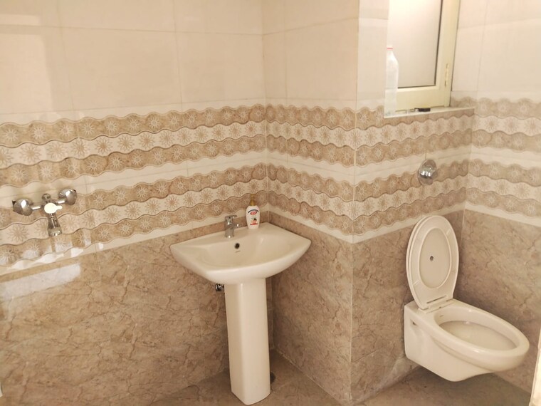 Bathroom, surya-towers-zirakpur 2 Bedroom 1250 Sq.Ft. Apartment In Lohgarh Zirakpur 8951505