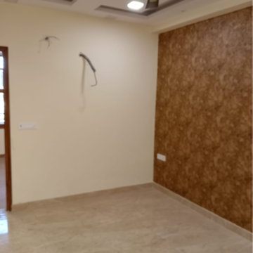 Room in 3 BHK Apartment at Bptp Park Floors ii, Sector 76 – for Rent