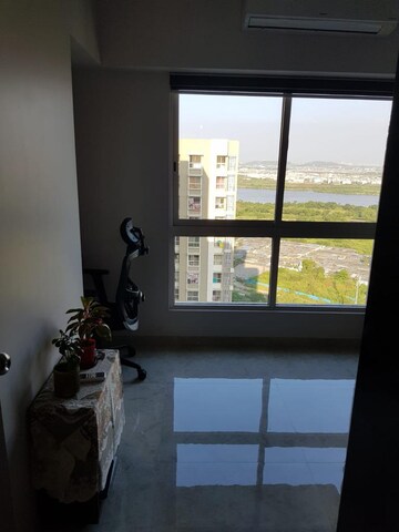Room in 2 BHK Apartment at Lodha Amara, Kolshet Road – for Rent