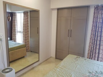 Room in 2 BHK Apartment at Lodha Amara, Kolshet Road – for Rent