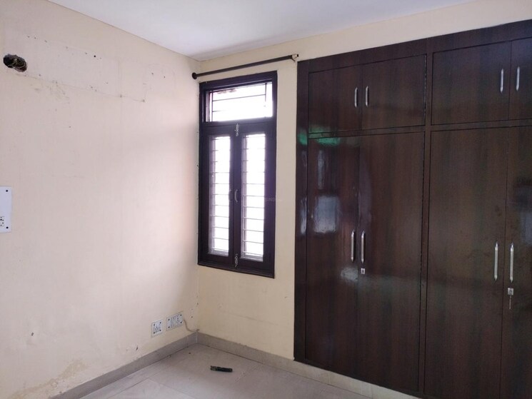 Room, sector 4 dwarka 3 Bedroom 1800 Sq.Ft. Apartment In Sector 4 Dwarka Delhi 8951442