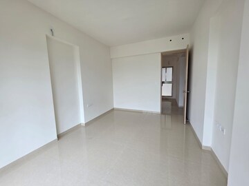 Room in 4 BHK Apartment at Raj Infinia, Malad West – for Rent