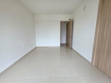 Room in 4 BHK Apartment at Raj Infinia, Malad West – for Rent