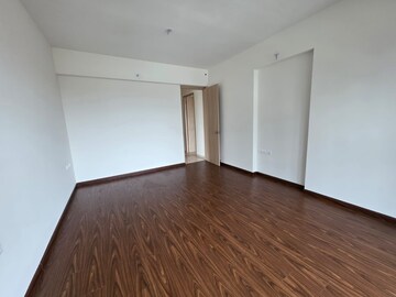 Room in 4 BHK Apartment at Raj Infinia, Malad West – for Rent