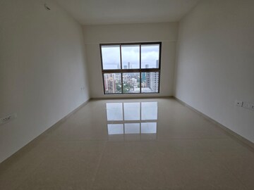 Room in 4 BHK Apartment at Raj Infinia, Malad West – for Rent