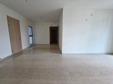 Room in 4 BHK Apartment at Raj Infinia, Malad West – for Rent