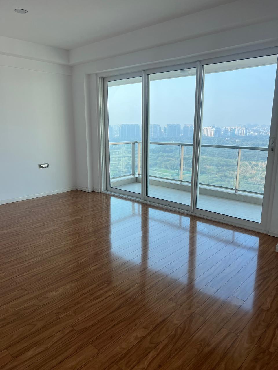 4 BHK + Servant Room 4498 Sq.Ft. Penthouse in DLF The Crest