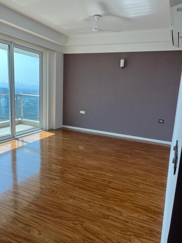 Room in 4 BHK Penthouse at DLF The Crest, Sector 54 – for Sale