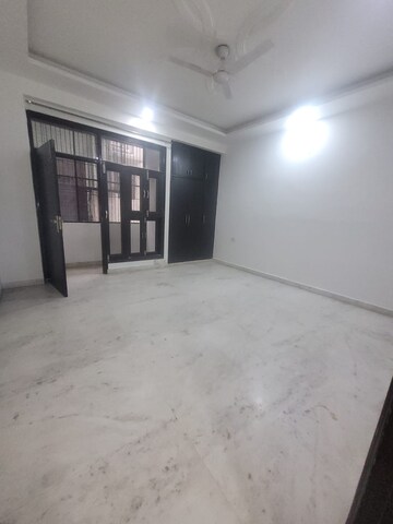 Room in 3 BHK Builder Floor at Chattarpur – for Rent